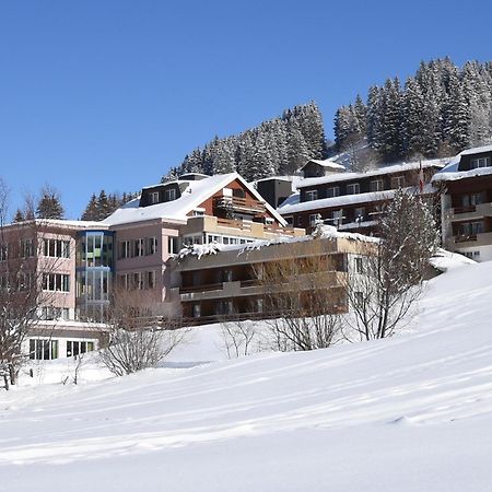 Ferien- Und Familienhotel Alpina アデルボーデン エクステリア 写真