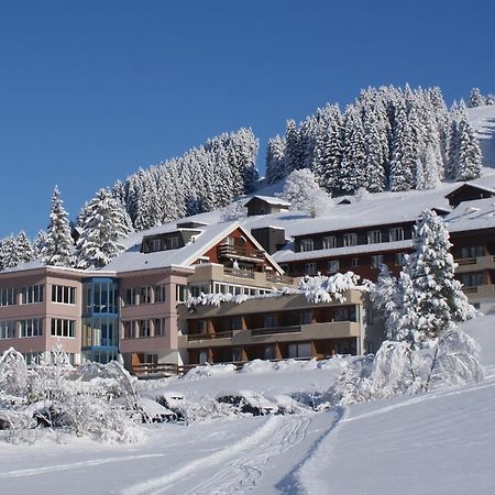 Ferien- Und Familienhotel Alpina アデルボーデン エクステリア 写真