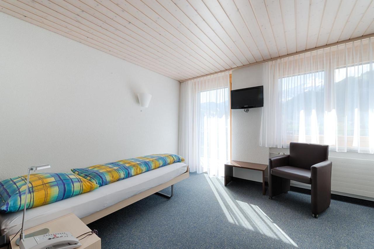 Ferien- Und Familienhotel Alpina アデルボーデン エクステリア 写真