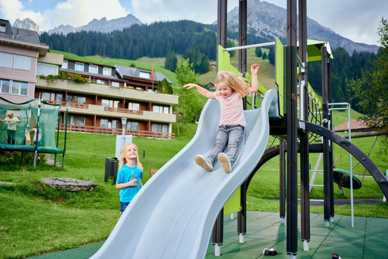Ferien- Und Familienhotel Alpina アデルボーデン エクステリア 写真