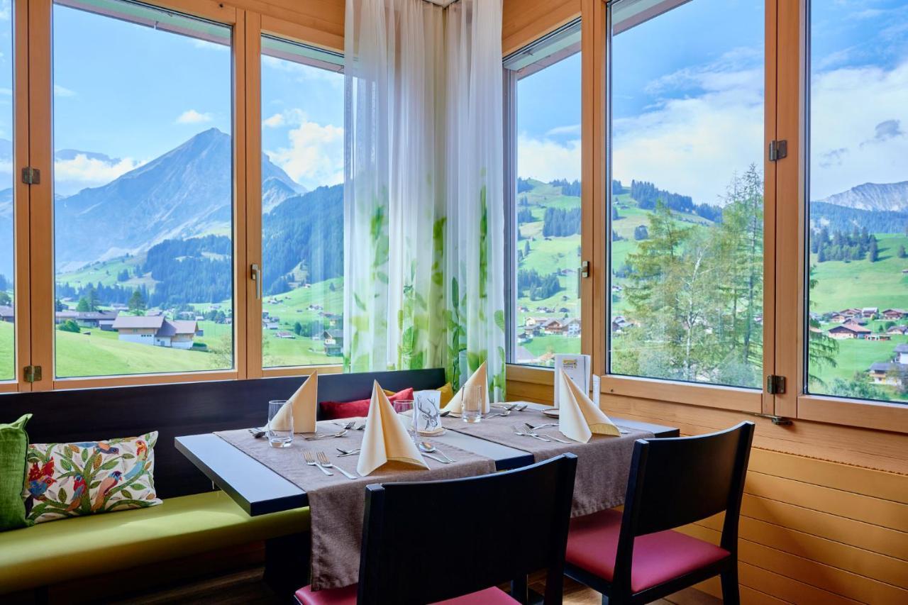 Ferien- Und Familienhotel Alpina アデルボーデン エクステリア 写真
