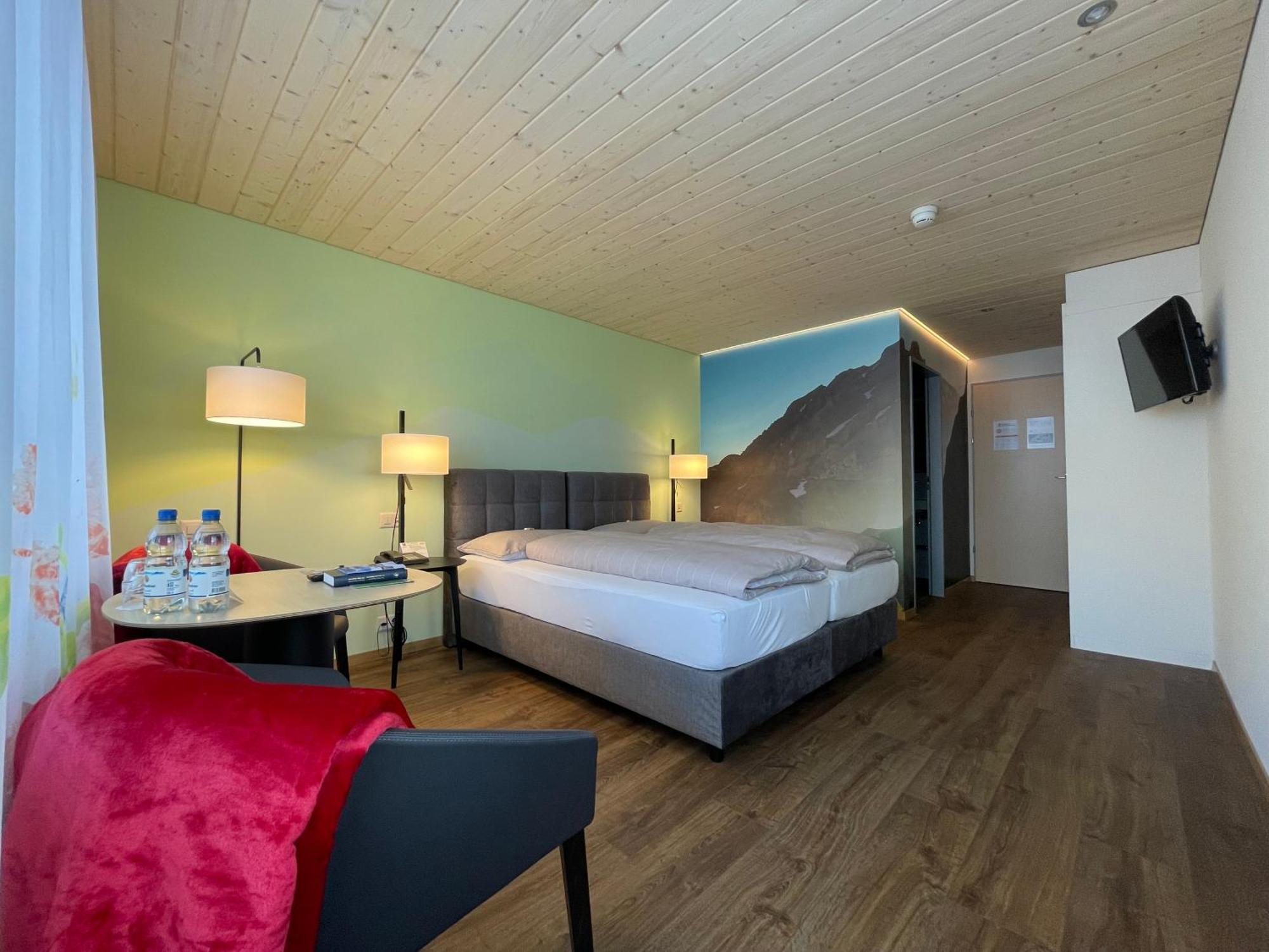 Ferien- Und Familienhotel Alpina アデルボーデン エクステリア 写真