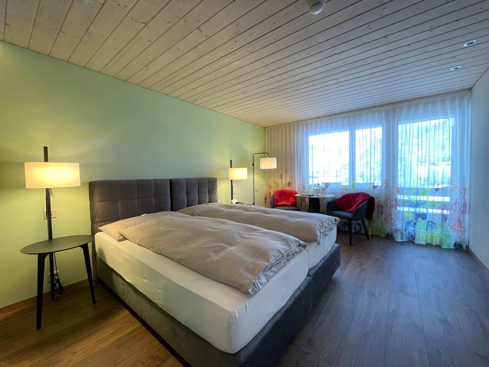 Ferien- Und Familienhotel Alpina アデルボーデン エクステリア 写真