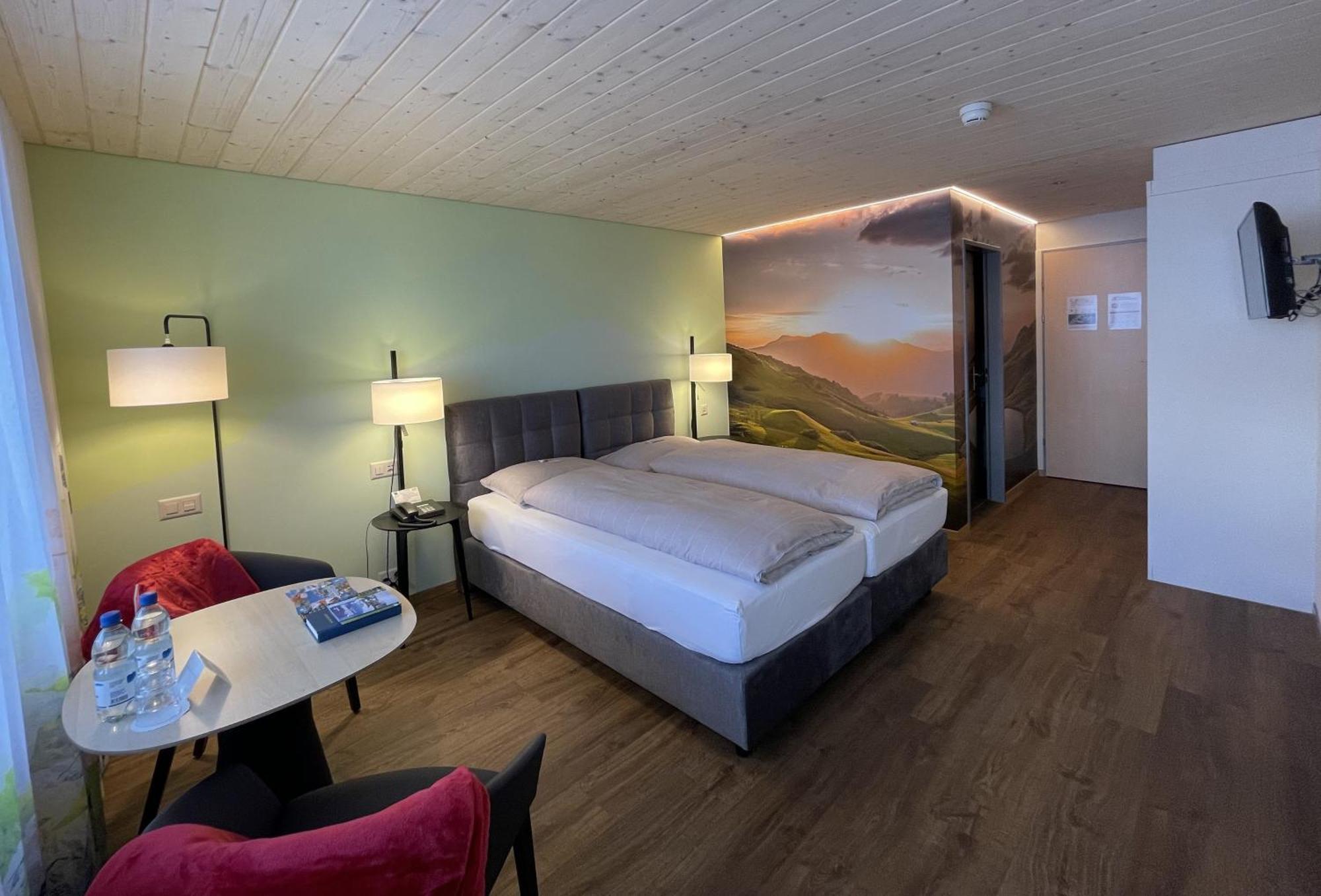 Ferien- Und Familienhotel Alpina アデルボーデン エクステリア 写真