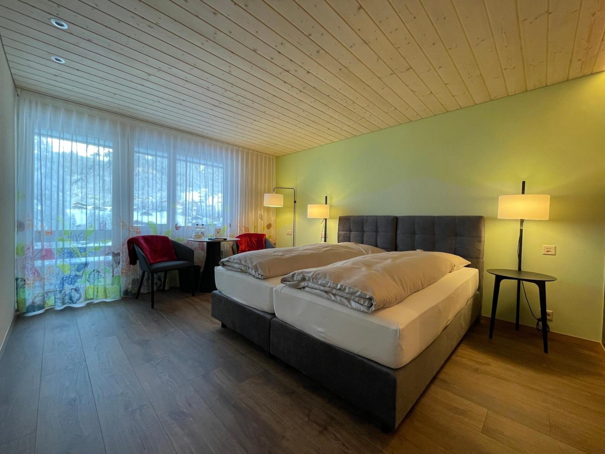 Ferien- Und Familienhotel Alpina アデルボーデン エクステリア 写真