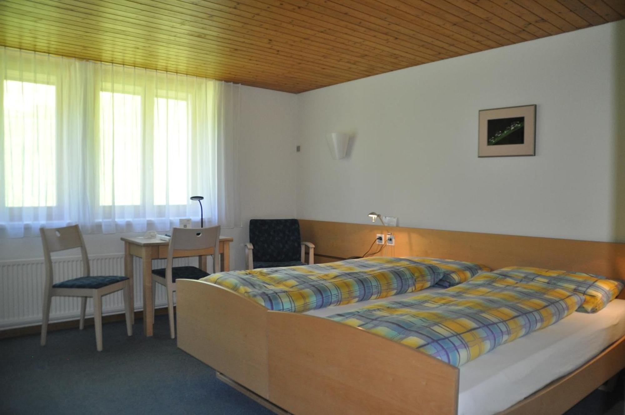 Ferien- Und Familienhotel Alpina アデルボーデン エクステリア 写真