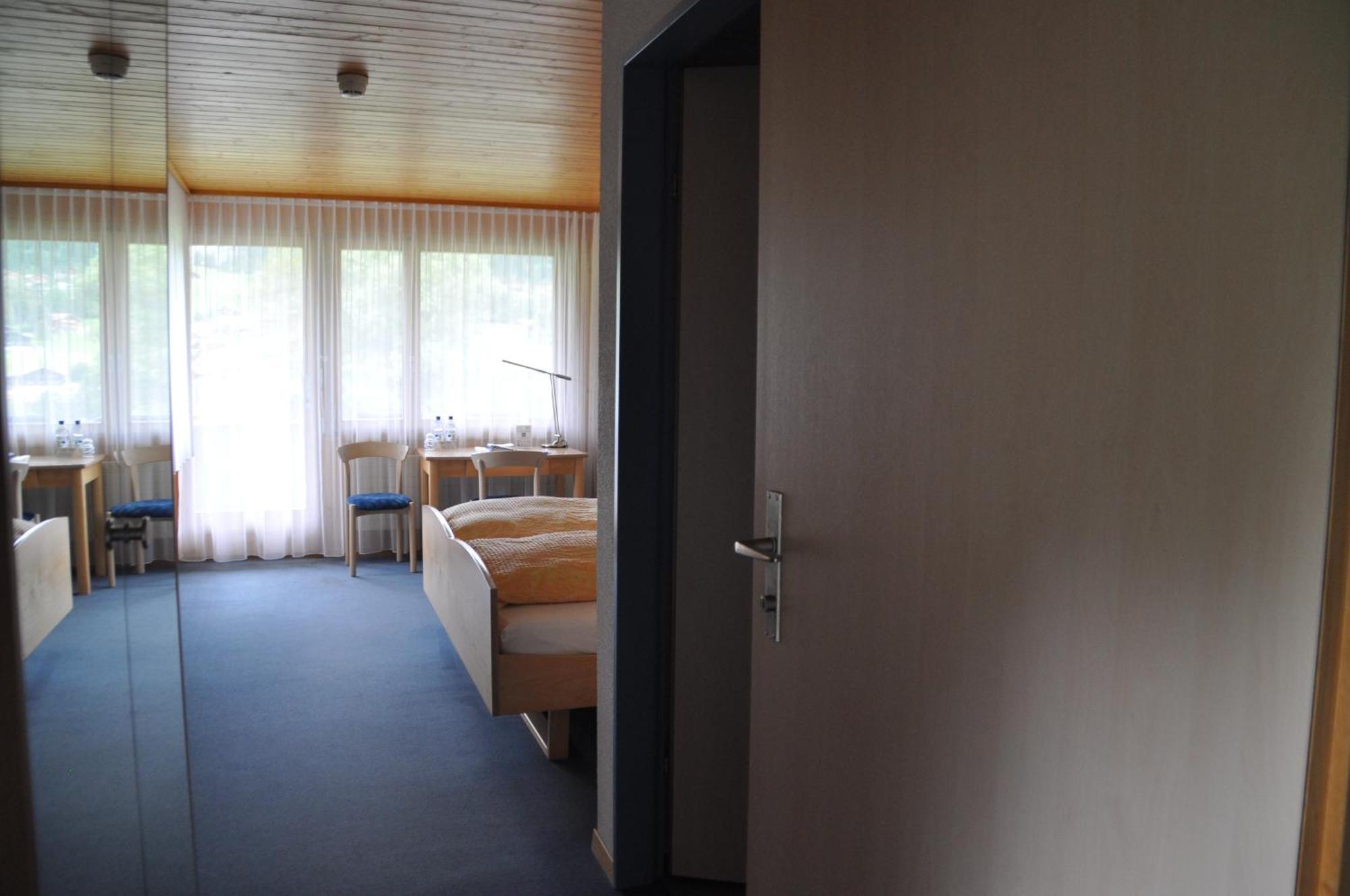 Ferien- Und Familienhotel Alpina アデルボーデン エクステリア 写真