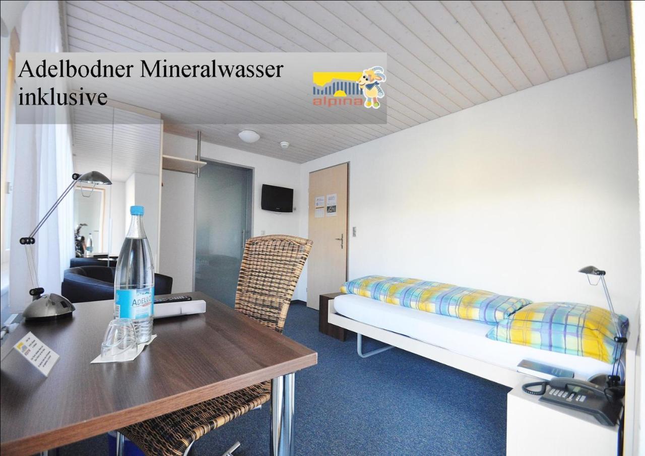 Ferien- Und Familienhotel Alpina アデルボーデン エクステリア 写真