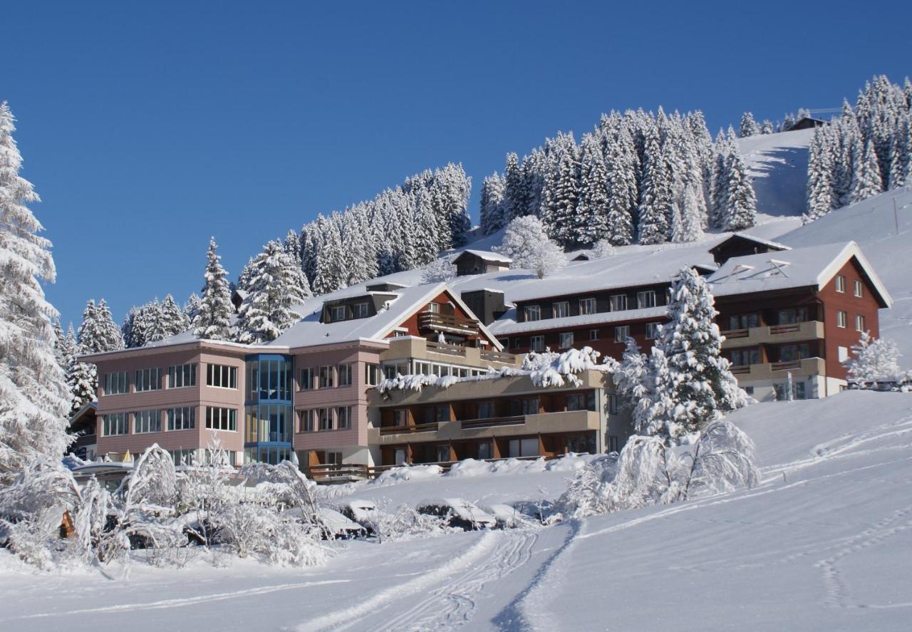 Ferien- Und Familienhotel Alpina アデルボーデン エクステリア 写真